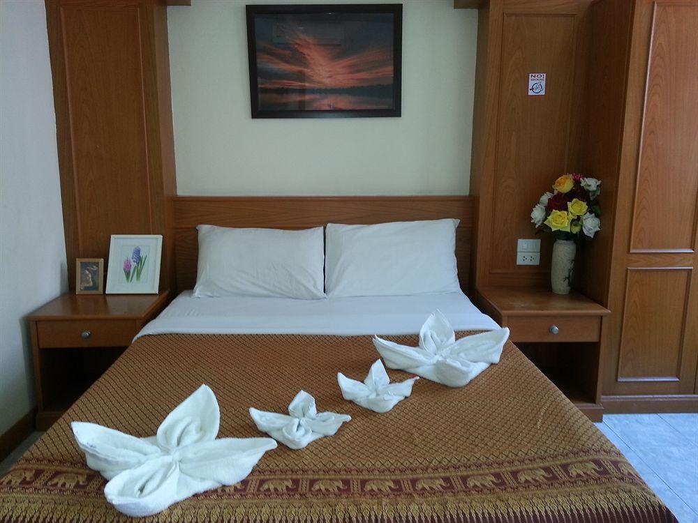 Oyo 739 Presley Phuket 2*