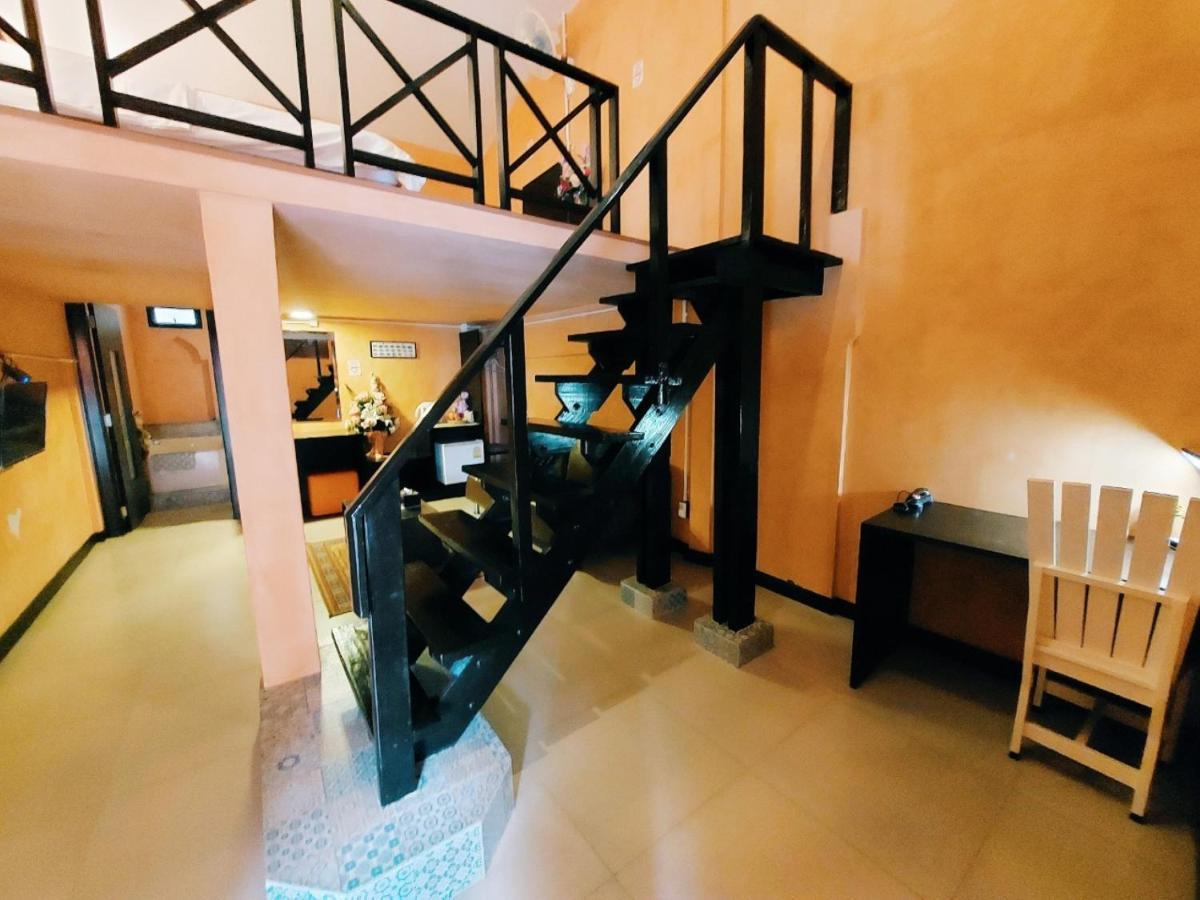 Retro Box Hotel Chumphon