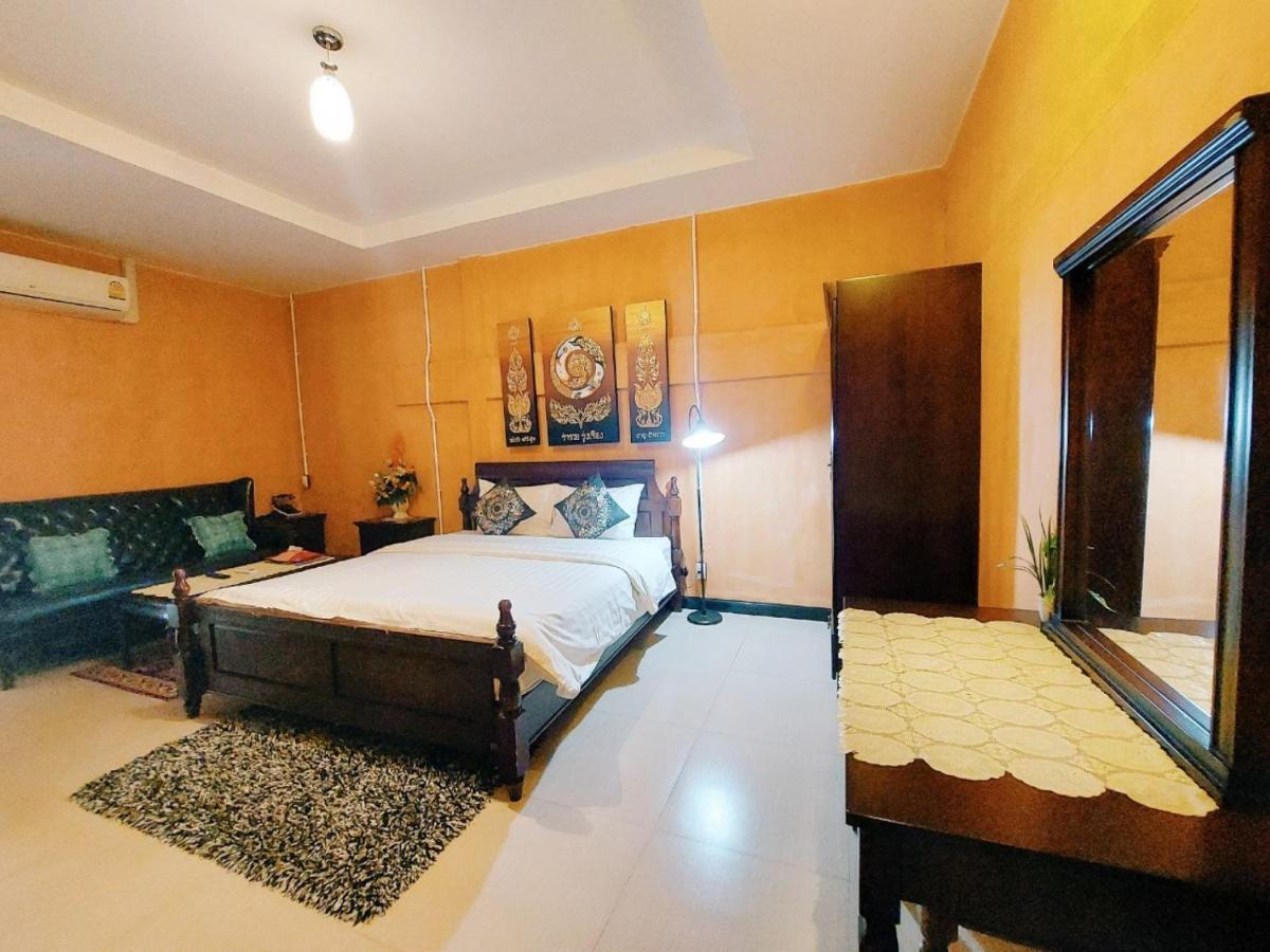 Retro Box Hotel Chumphon