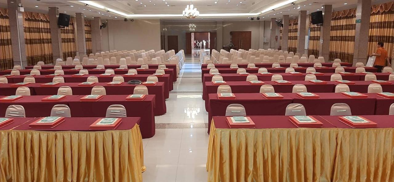 Hotel Golden Dragon Sing Buri