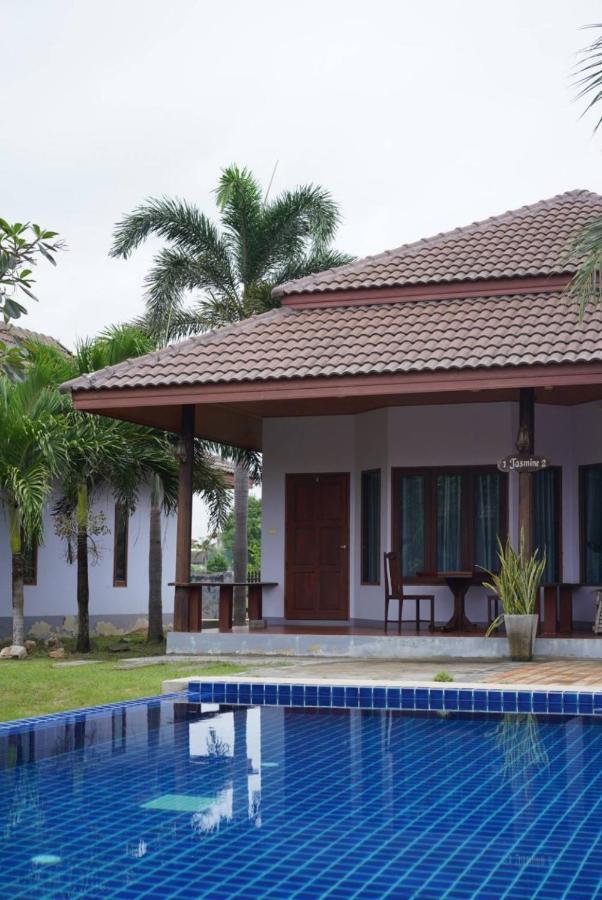 Resort Waterside Pran Buri