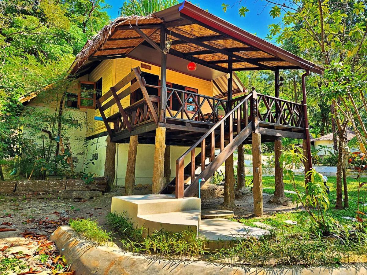 Flower Power Farm Village Resort Koh Phayam