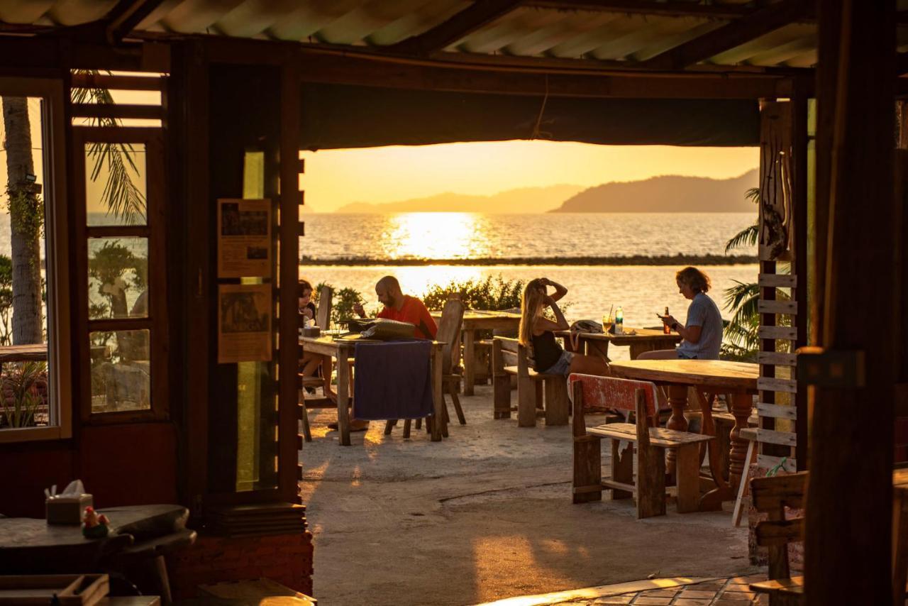 Resort Banana Sunset - Bar &