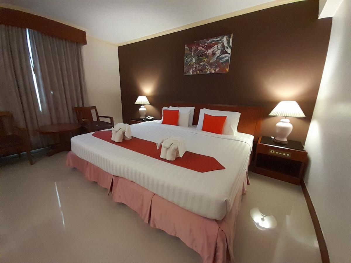 Hotel Songphanburi