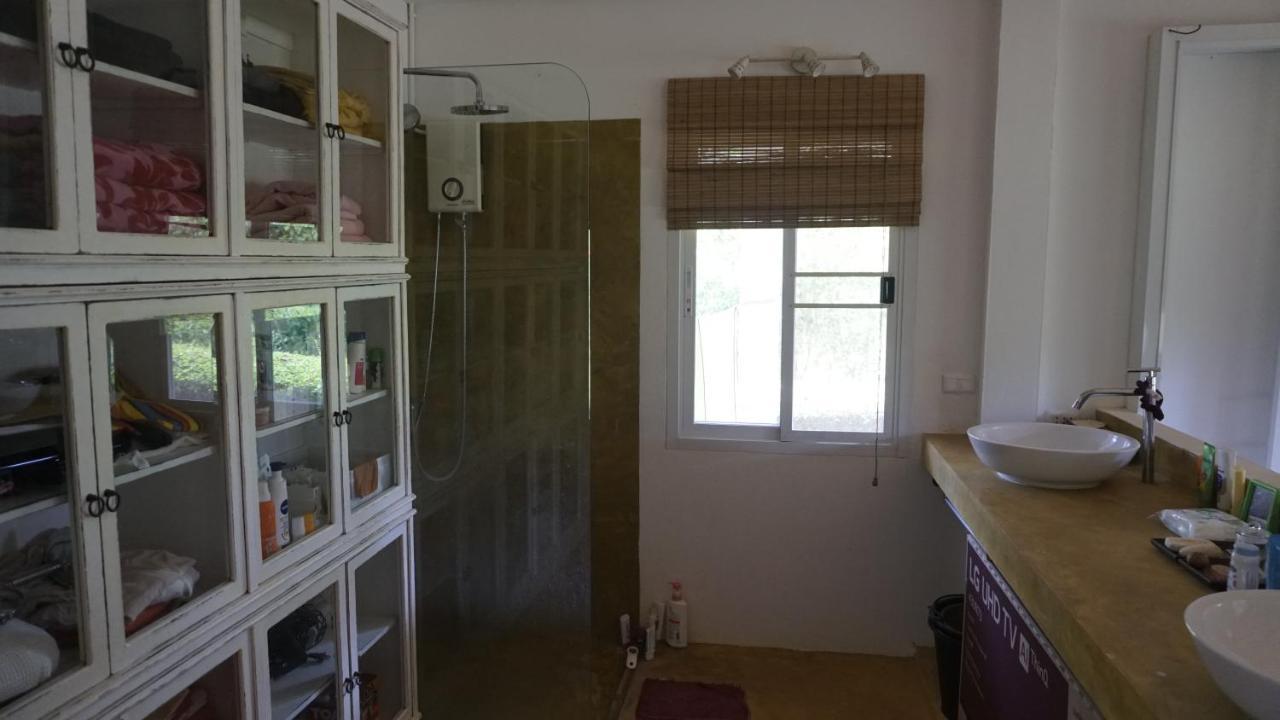 Baan Zourite Seaview Villa *