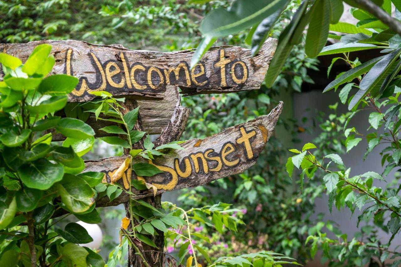 Banana Sunset - Bar & 3*