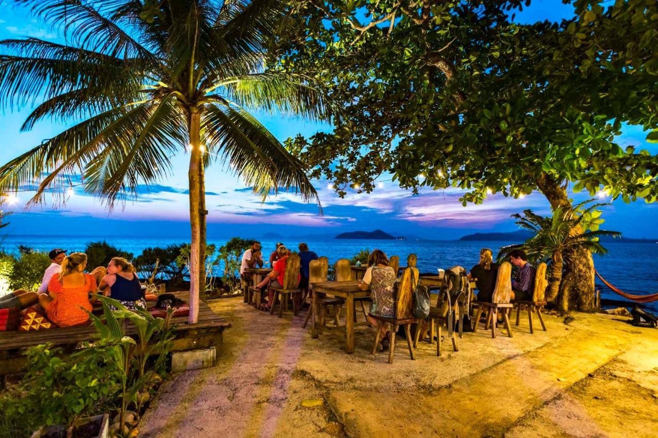 Banana Sunset - Bar &