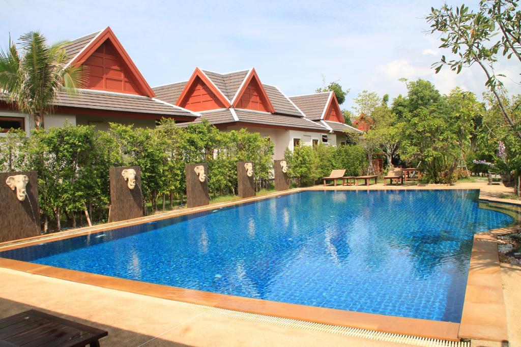 Resort Ban Thaithip Ban Nai Rai