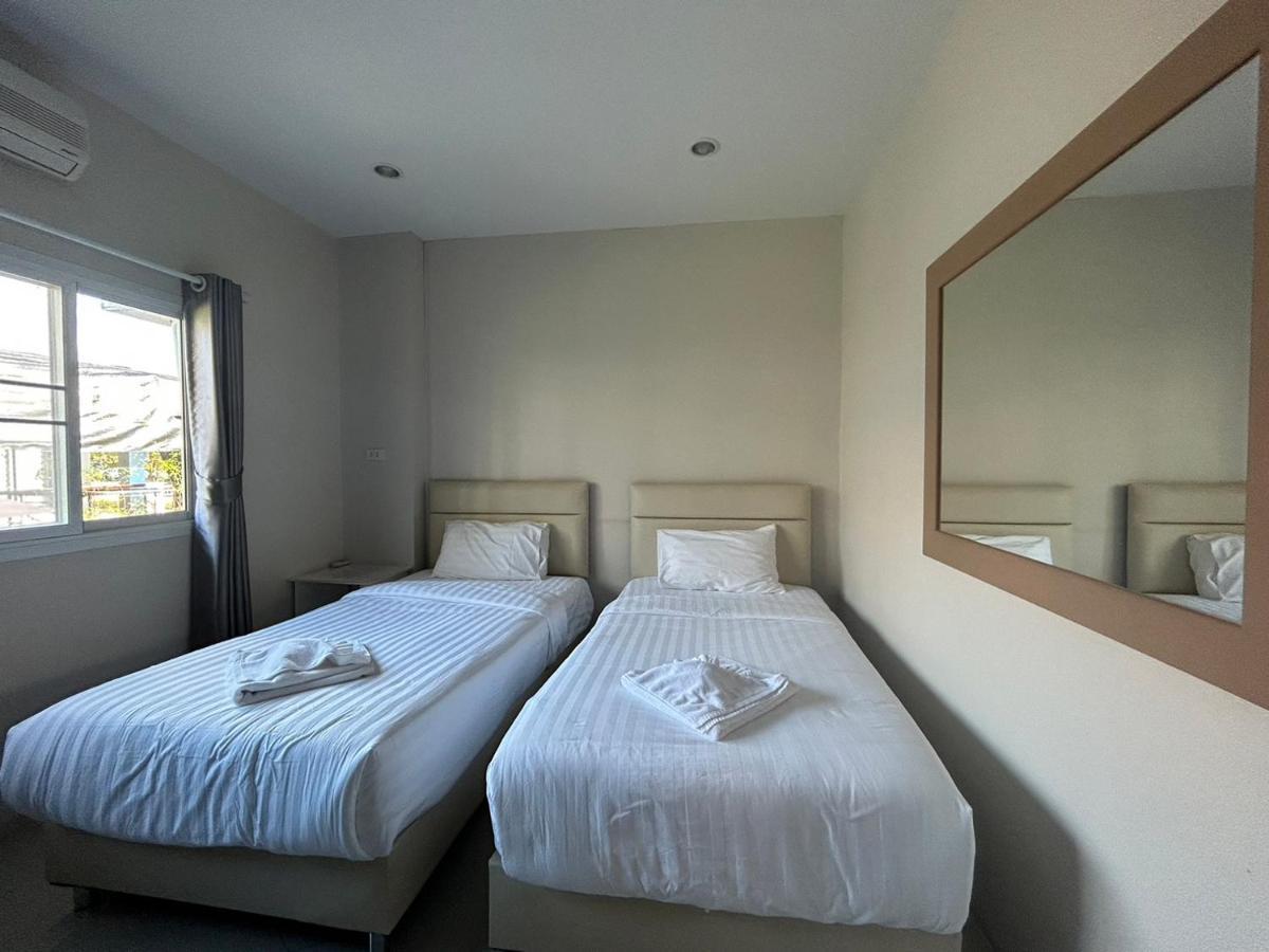 Uthaithani Resort *