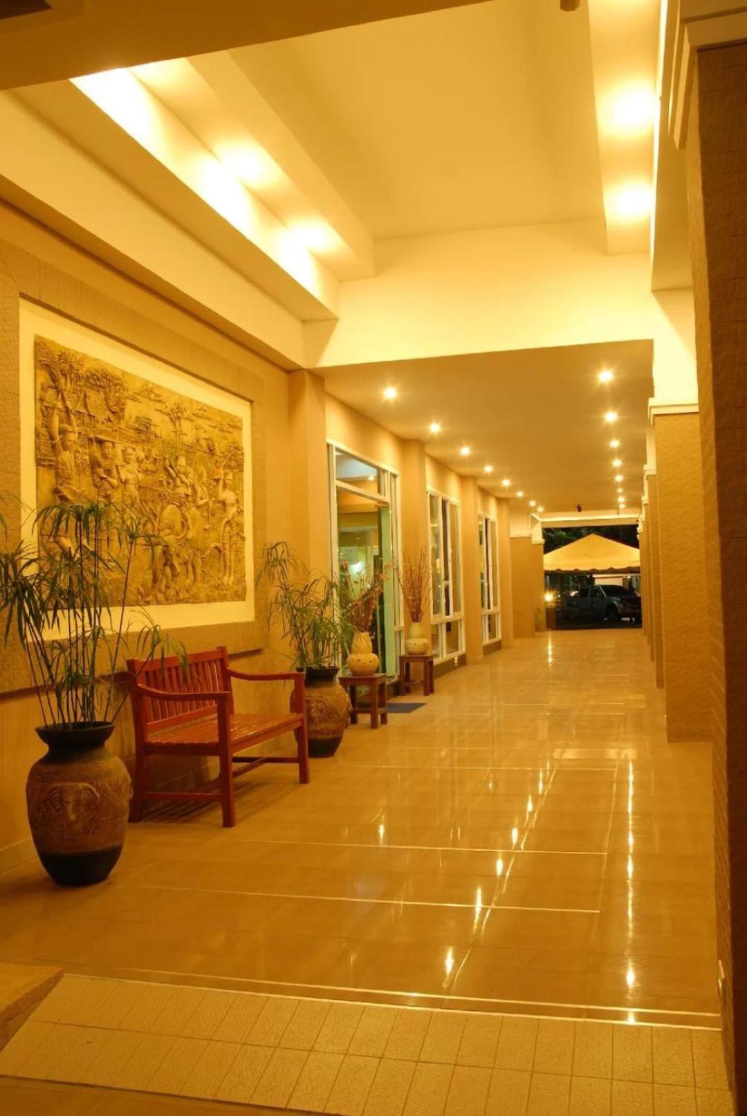 Tonwa Hotel 3*
