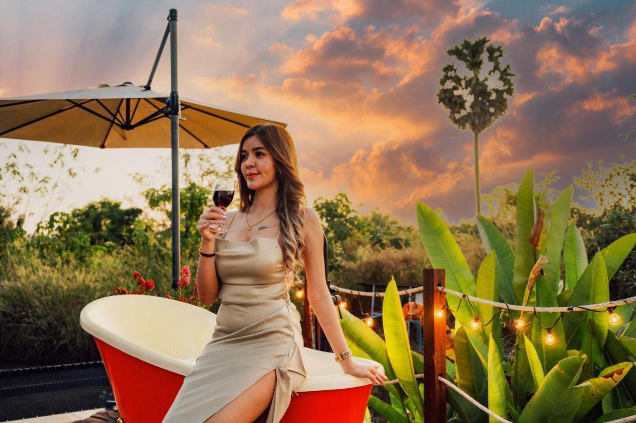 Nakara & Glamping Udon Thani