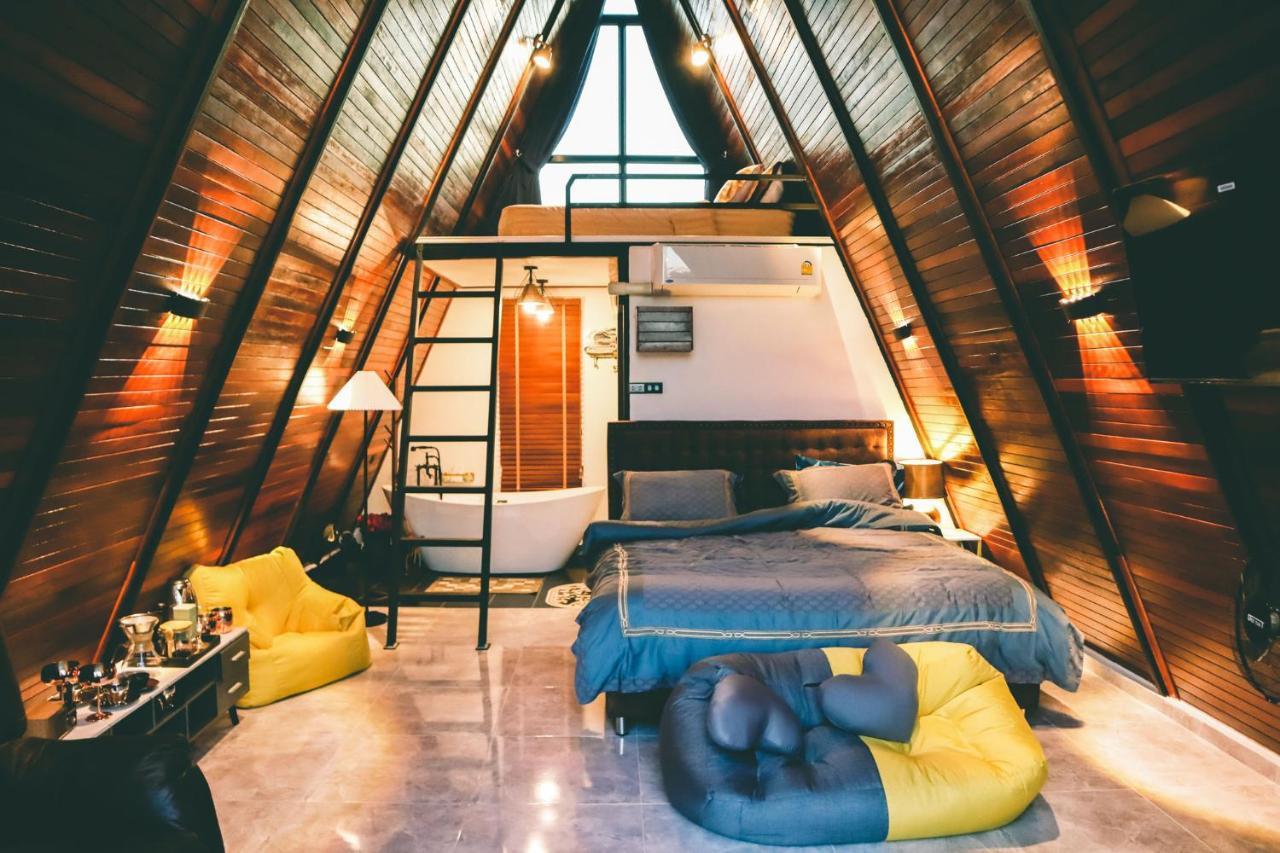 Villa Nakara & Glamping Udon Thani