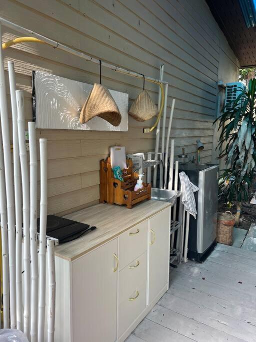 Beachfront Sunset View 1bd/kitchen/pool Holiday home *
