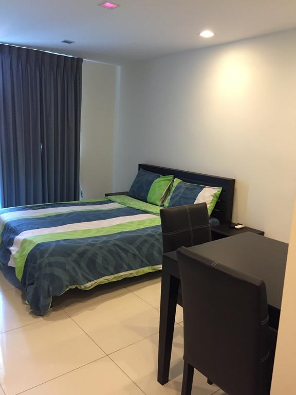 Laguna Bay 1 *