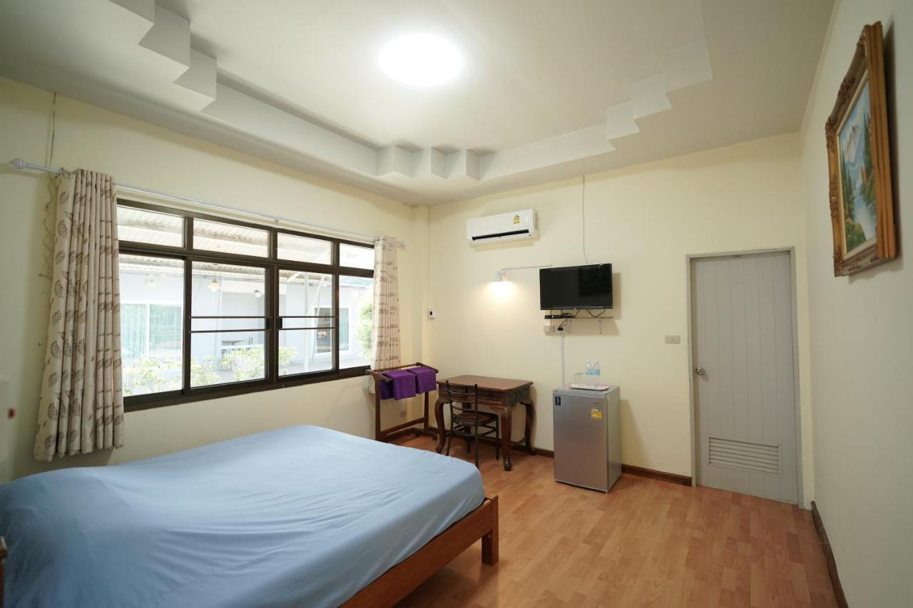 Baan Sabuy Jung Hotel 2*