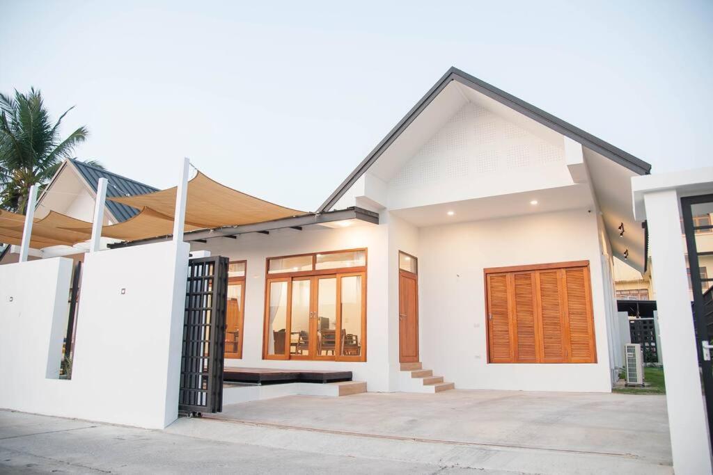 Chao Sam Ran Pool Villa: Beachfront Retreat In Phetchaburi * Haad Chao Samran