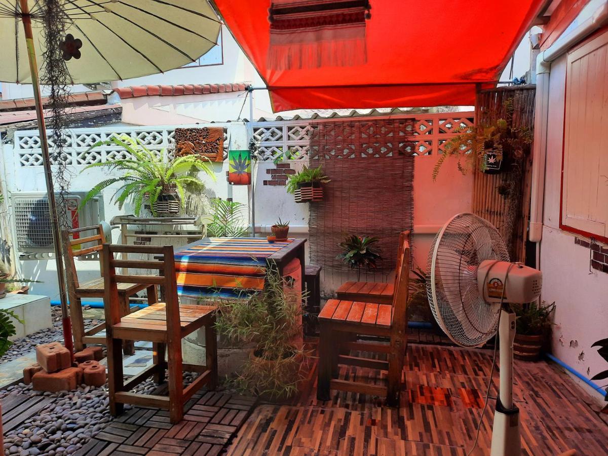 Thaimex Cafe & Homestay Backpackers- Adults Only Homestay *