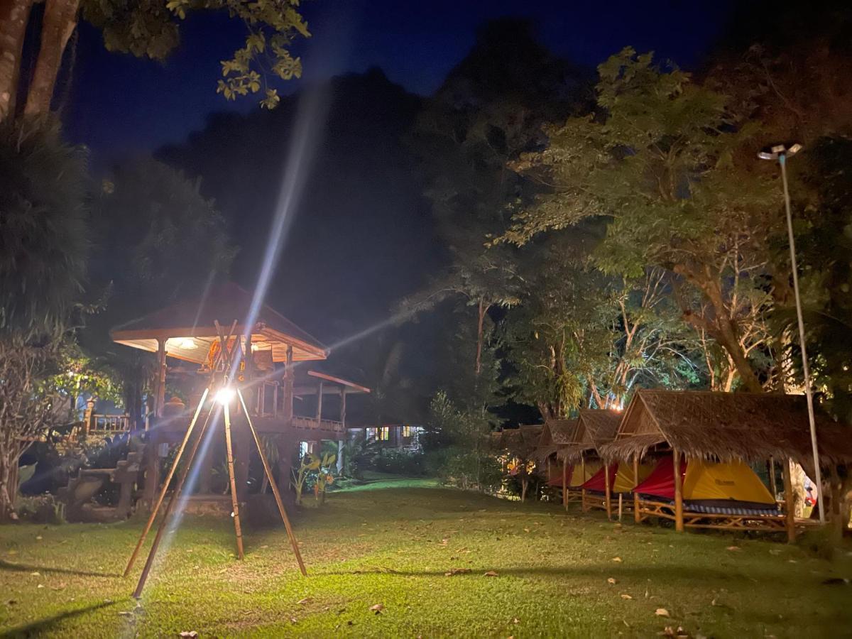 Resort Khaosok Monkeys & River Camps
