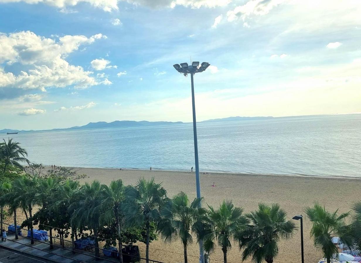 Happy - Beachfront Hotel 3*