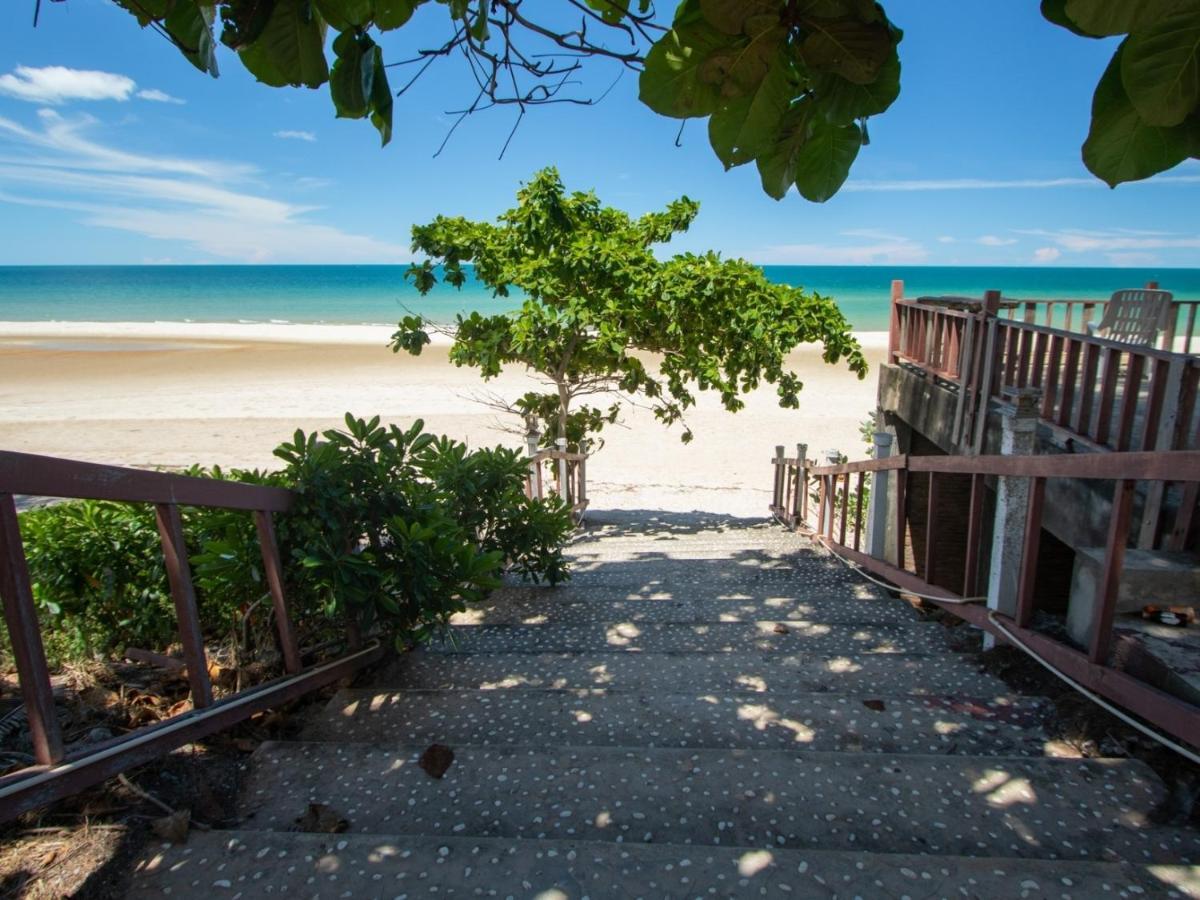 หาดทรายขาวรีสอร์ท