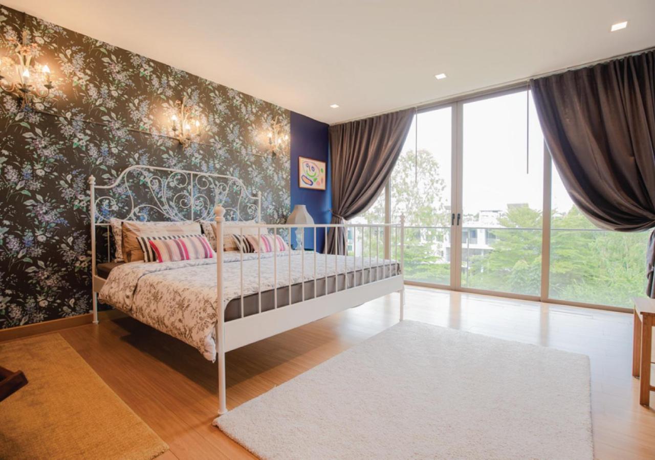 Sandbox Frontbeach Villa4 *