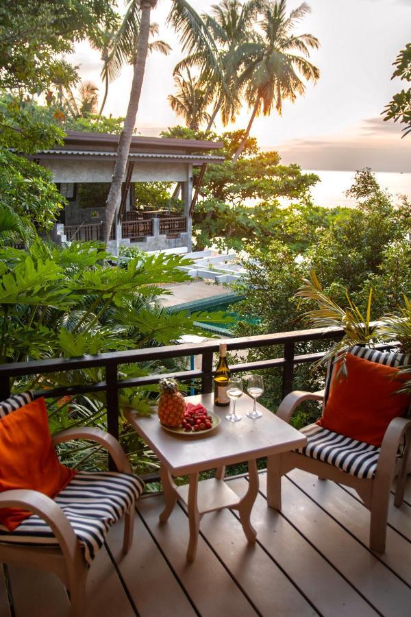 Beachfront Sunset View 1bd/kitchen/pool Salad Beach