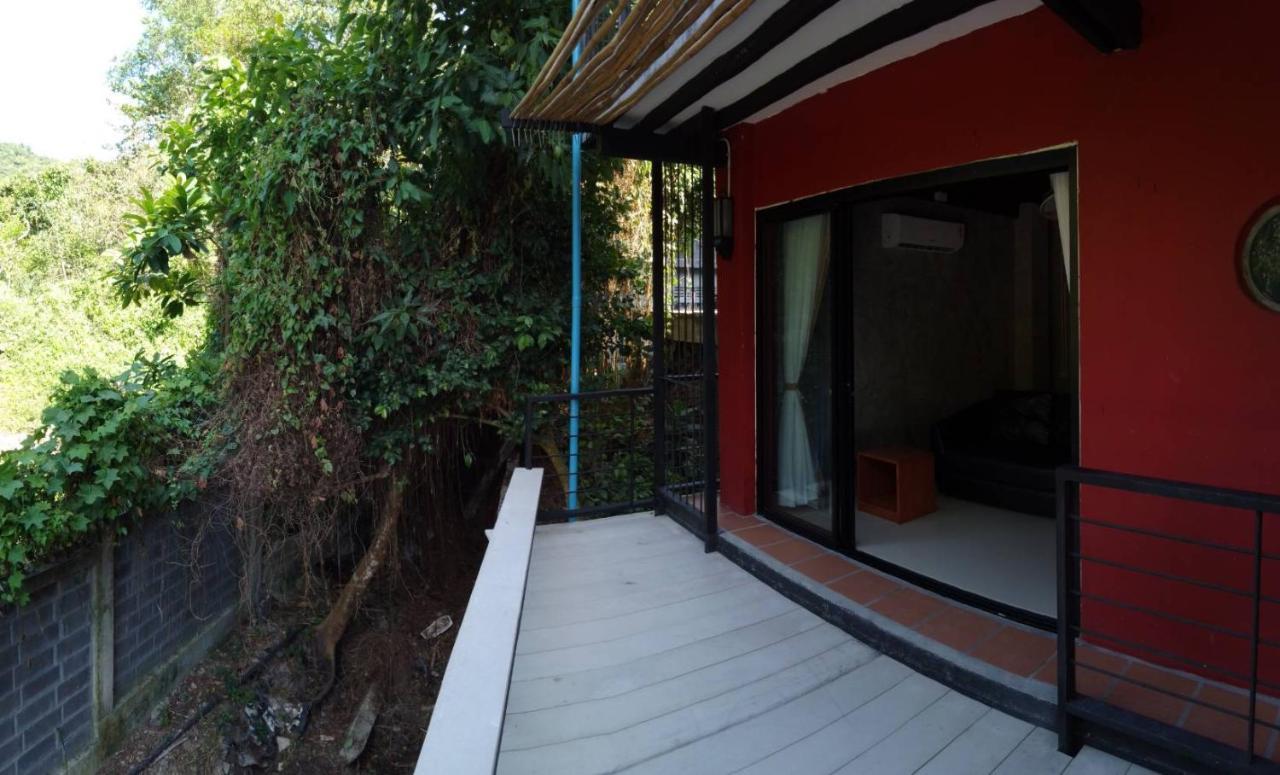 Albergue White Jail At