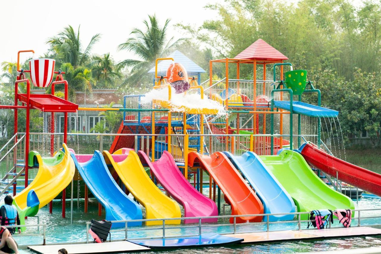 Resort Lamphurai Riverside And Spa