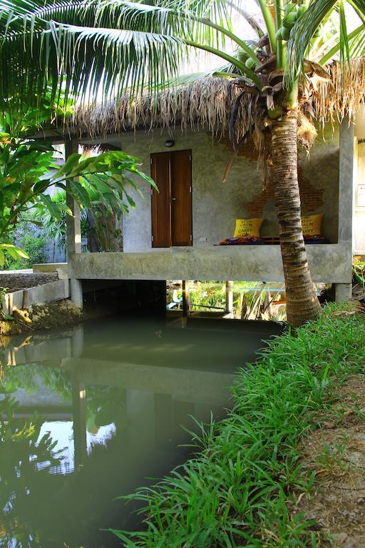 Thareeta Amphawa
