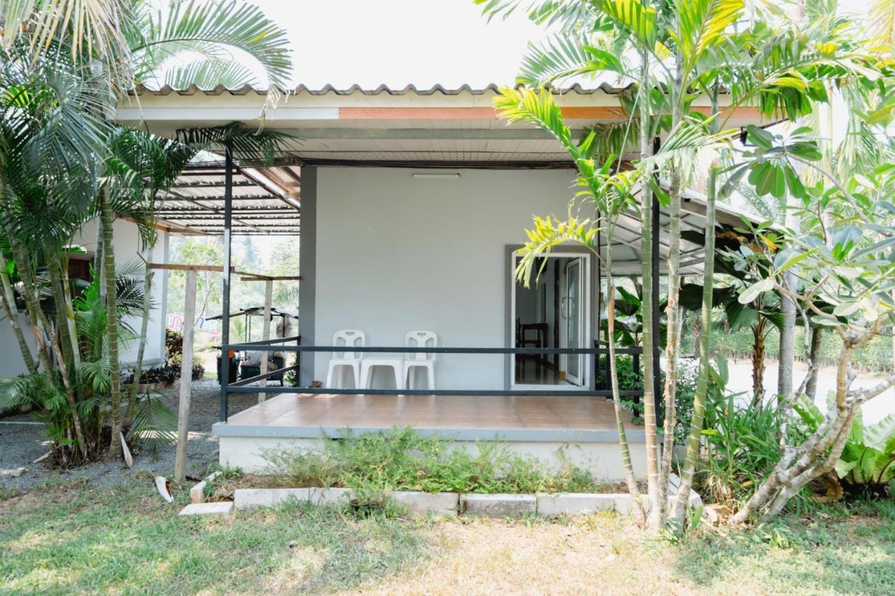 Resort Lamphurai Riverside And Spa