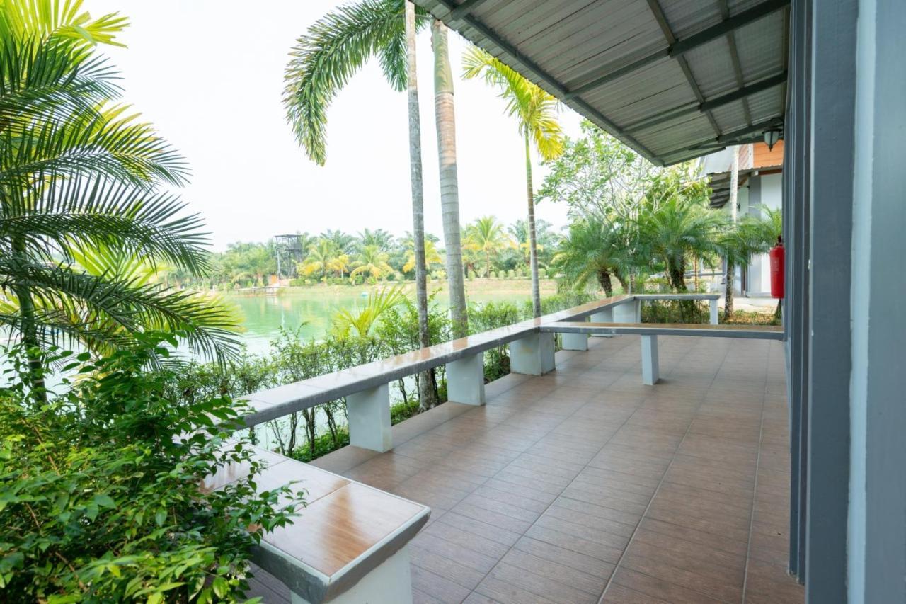 Resort Lamphurai Riverside And Spa