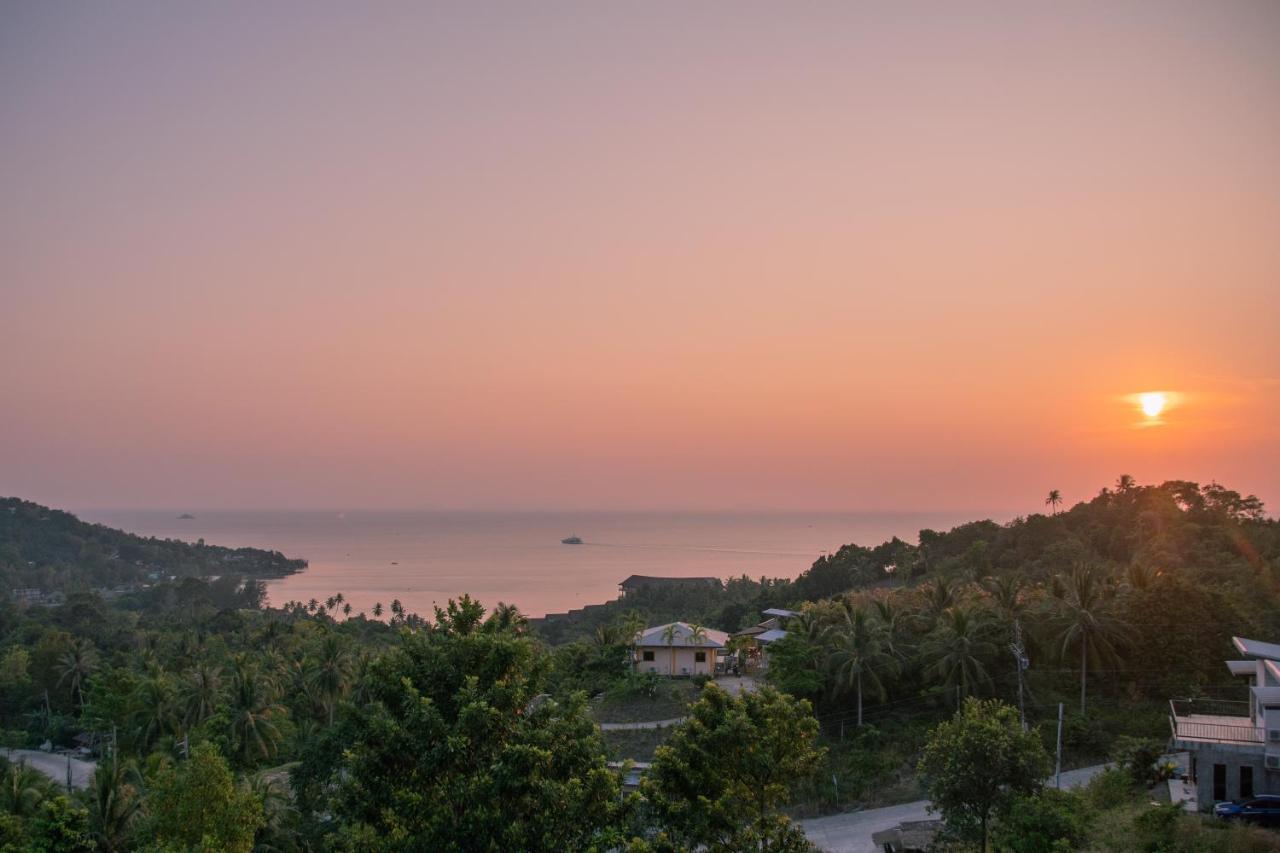 Villa Sunset Hilltop Ocean View 2bd House