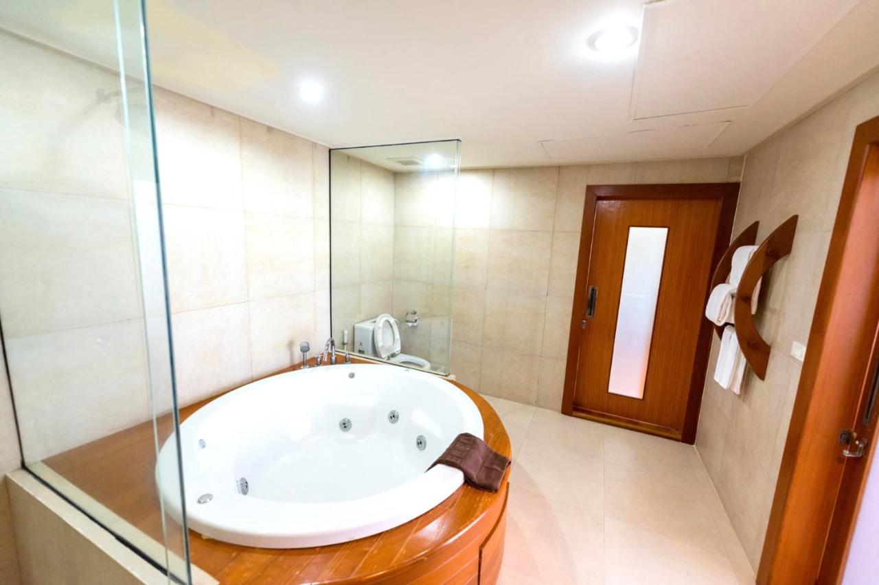 Uniland Golf & 4* Nakhon Pathom
