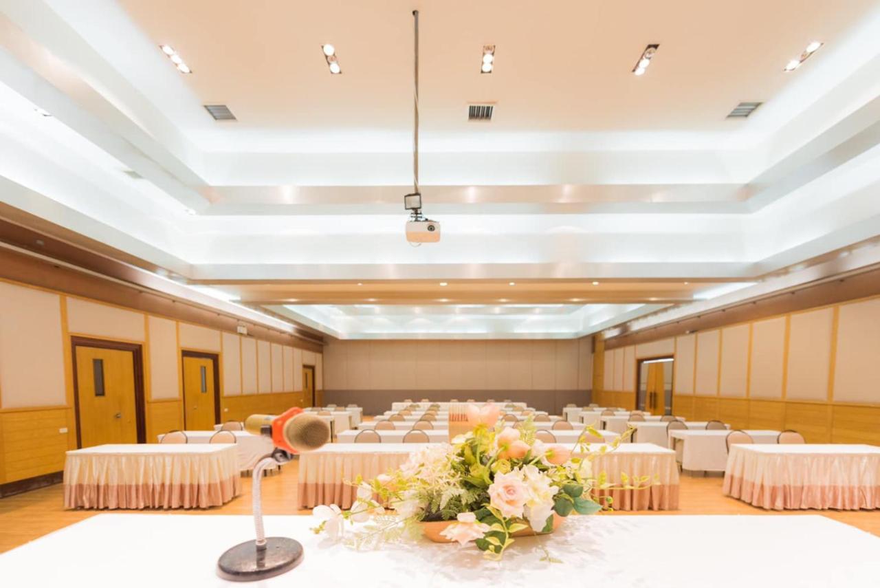 Hotel Uniland Golf & Nakhon Pathom