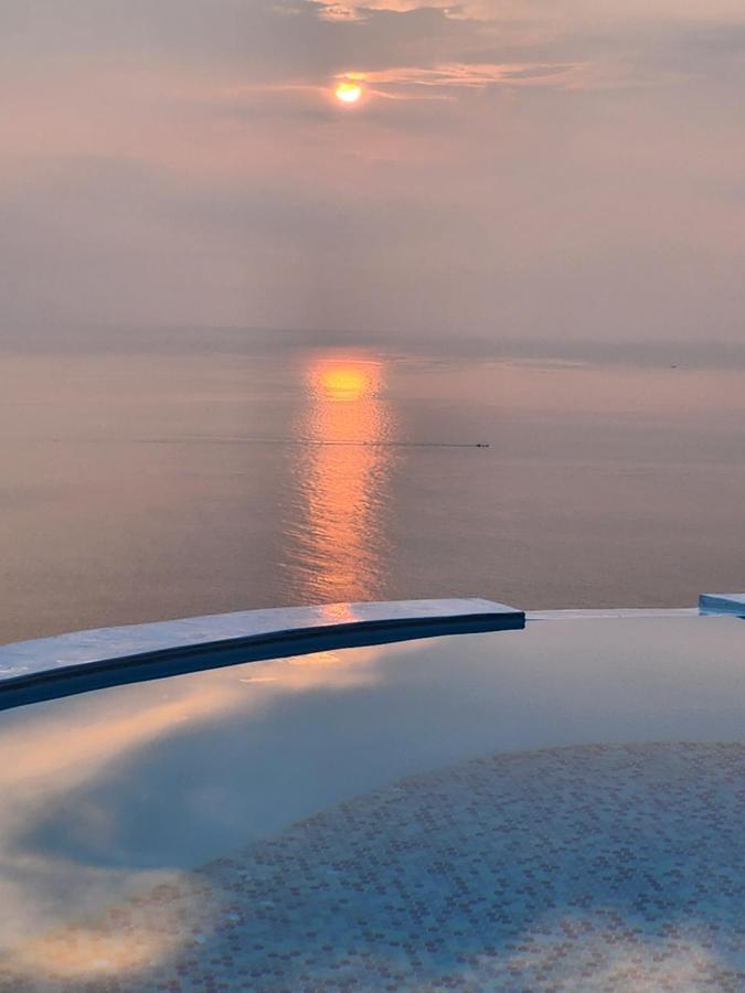 Villa Seawadee - Luxurious, Award-winning Design With Amazing Panoramic Seaview *