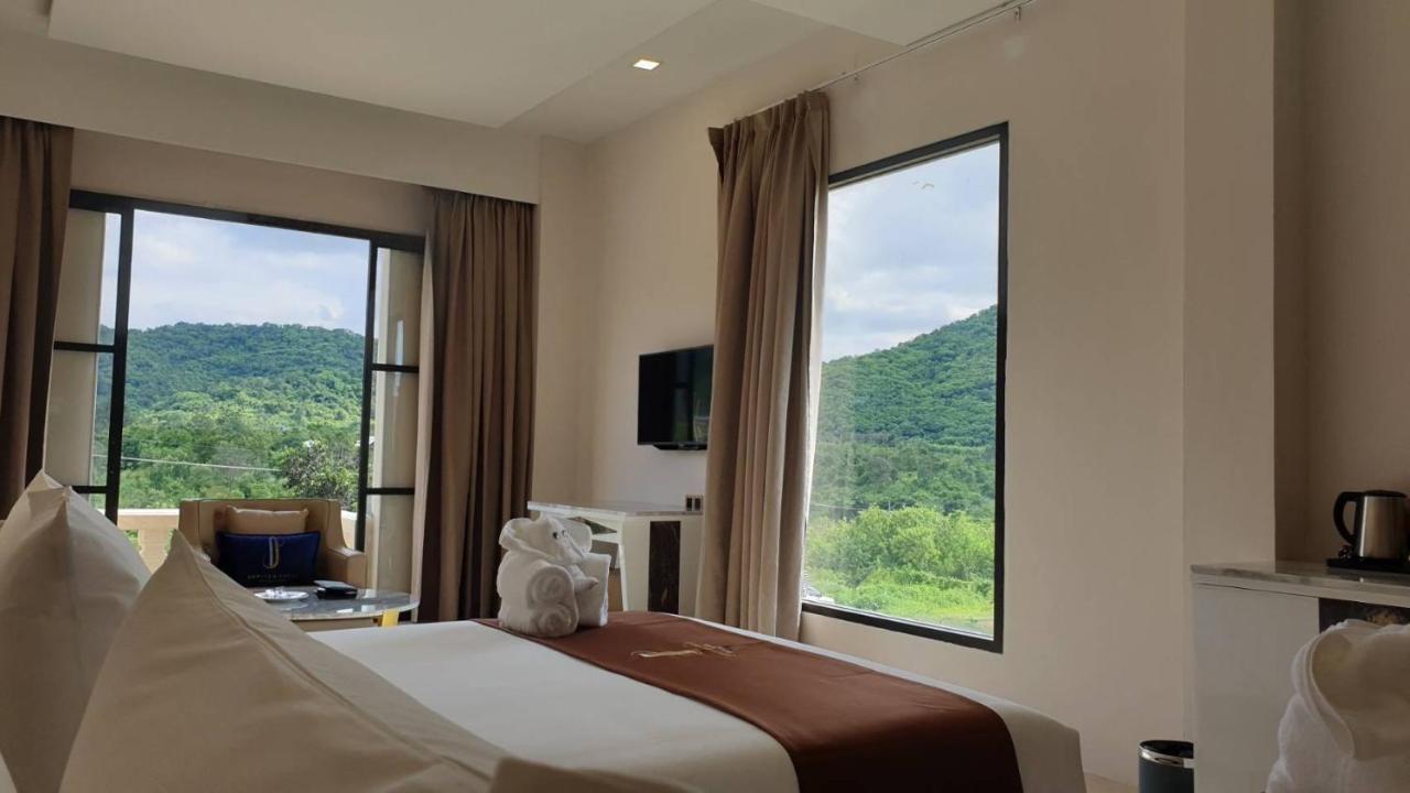 Jupiter Trevi And Hotel Pakchong