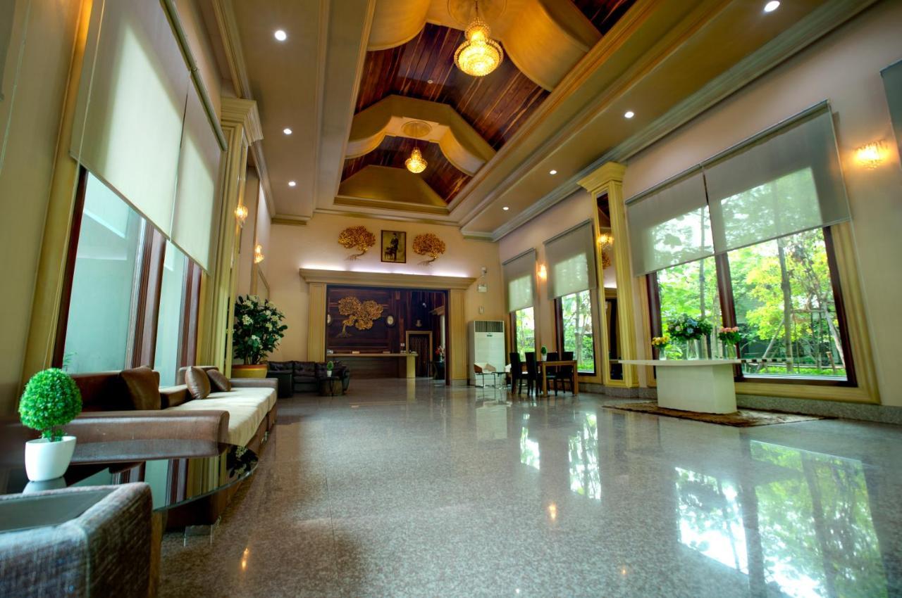 Pearl & 4* Nonthaburi