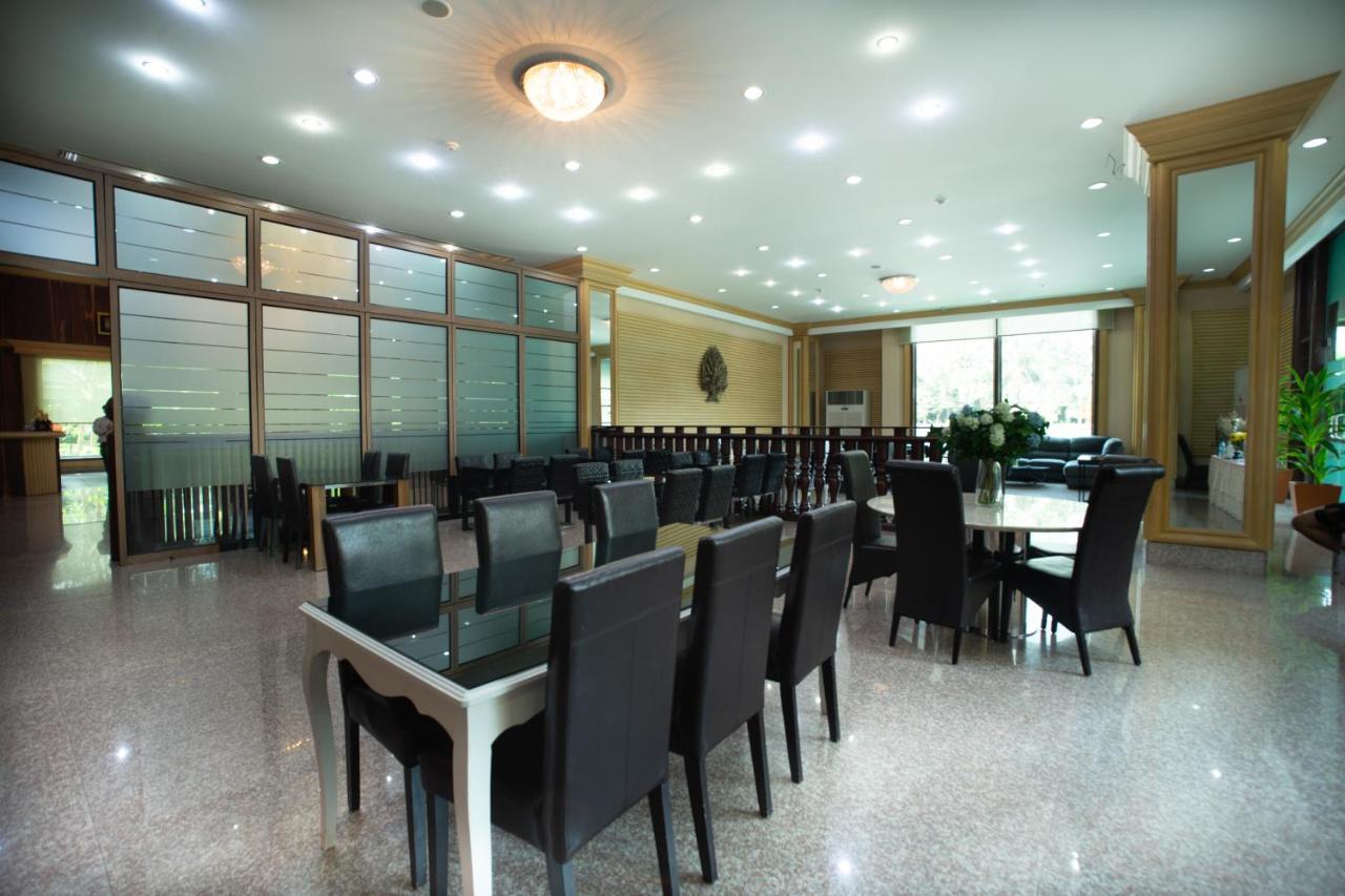 Pearl & 4* Nonthaburi