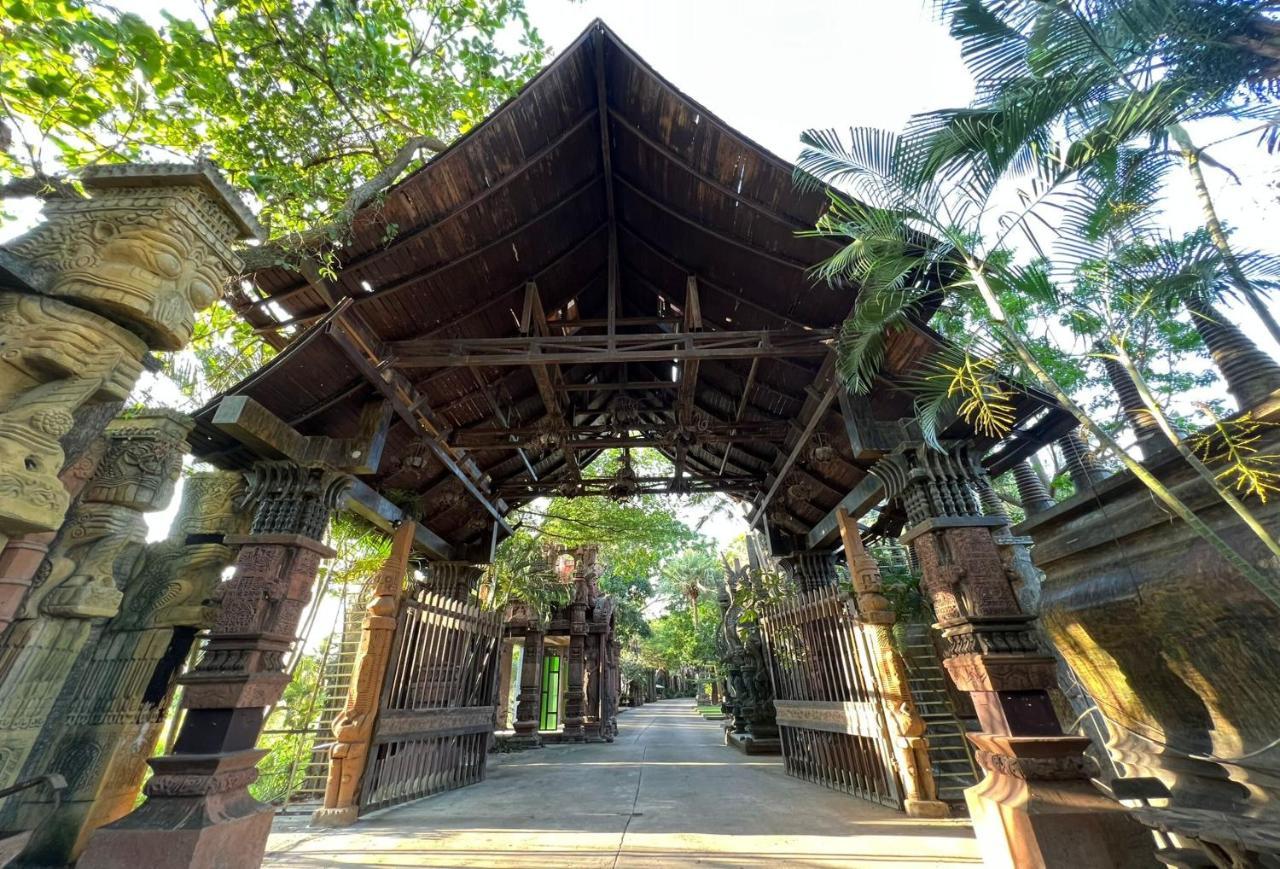 Khgema Nuanjun Pool Gallery