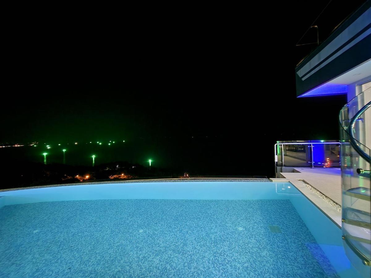 Seawadee - Luxurious, Award-winning Design With Amazing Panoramic Seaview Villa *