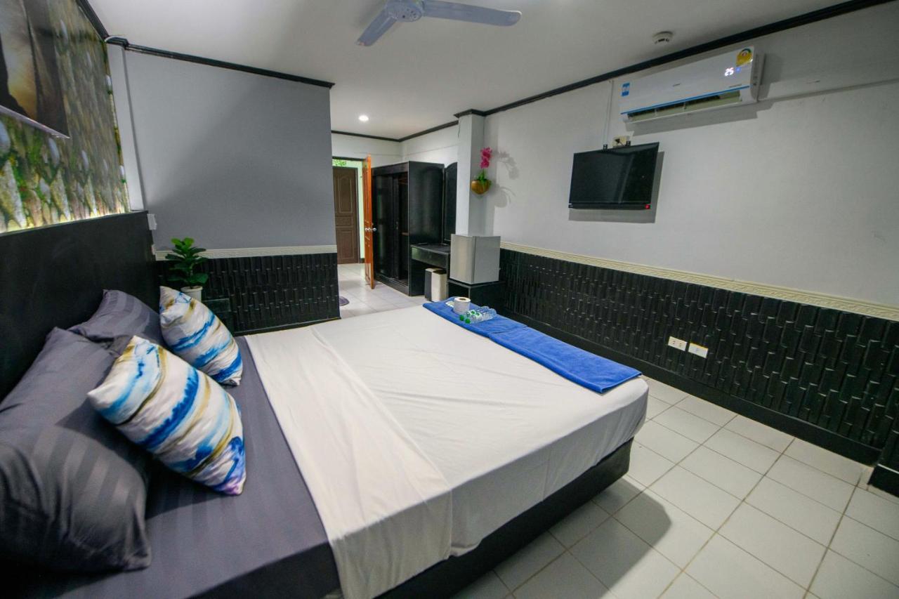 Happy - Beachfront Hotel Jomtien Beach