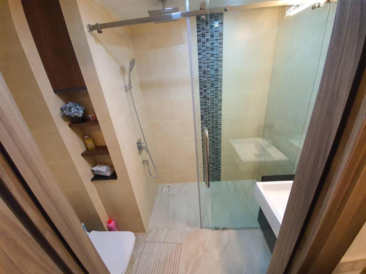 Hi Sea E272 At Escape Mae Pim Mae Phim