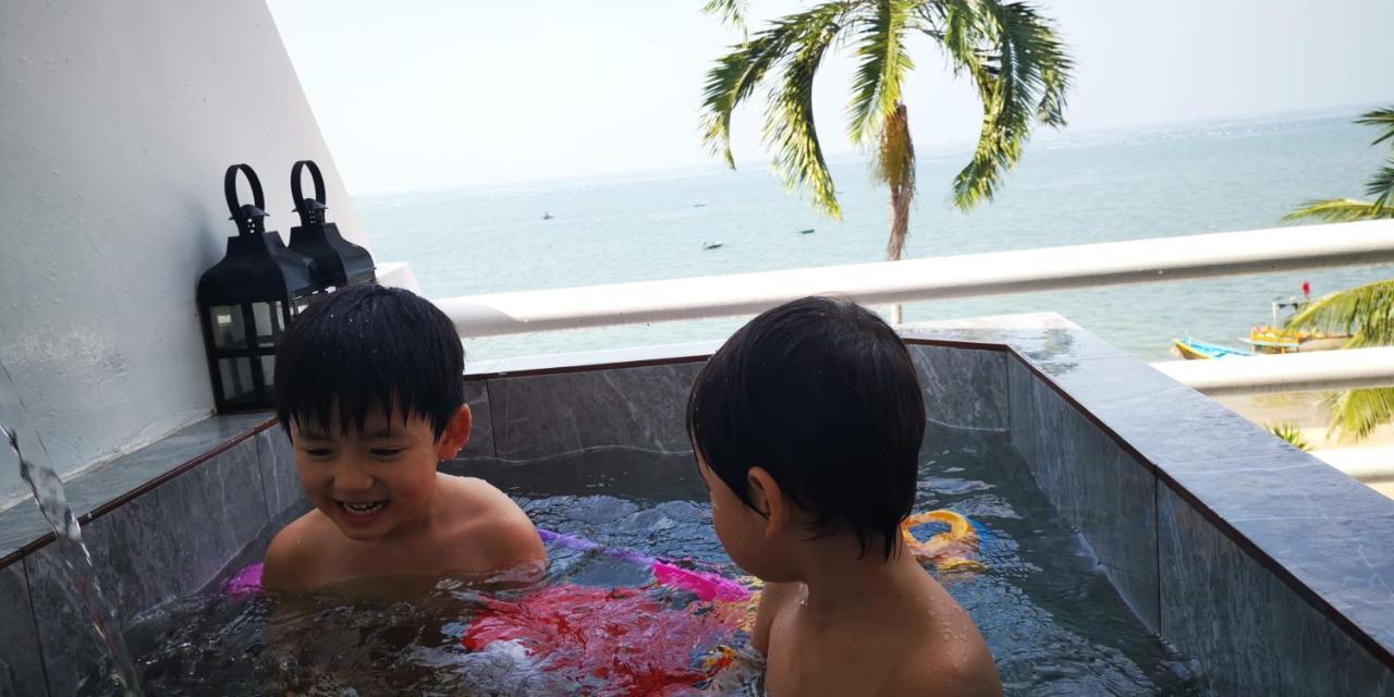 มารินอส บีชเฮ้าส์ Marinos House * Si Racha
