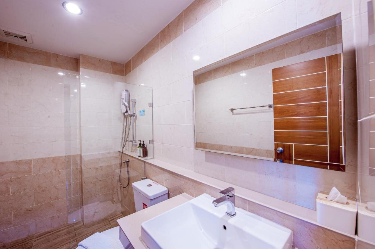 Hotel The Living Samutprakan Bang Bo
