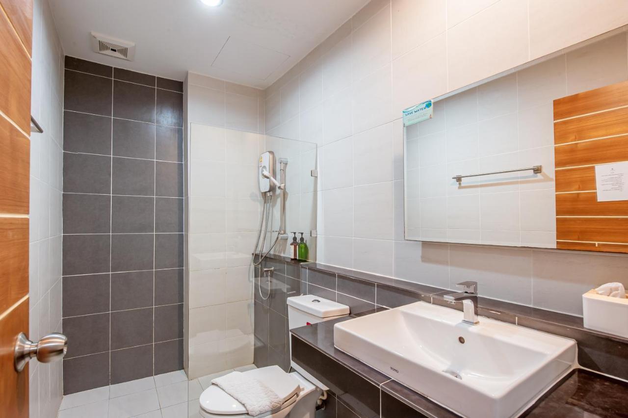 Hotel The Living Samutprakan
