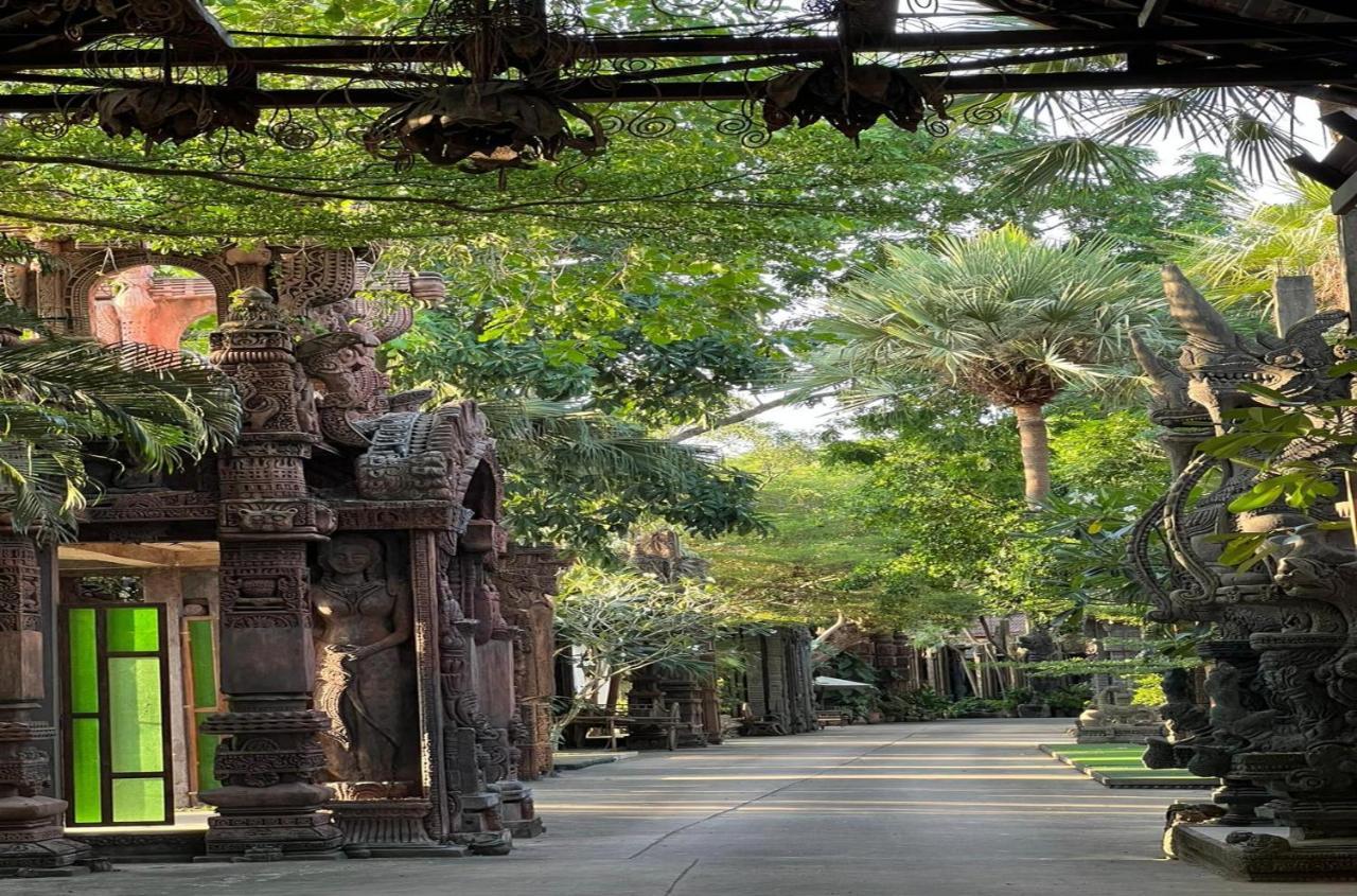 Khgema Nuanjun Pool Gallery Ban Huai Yai