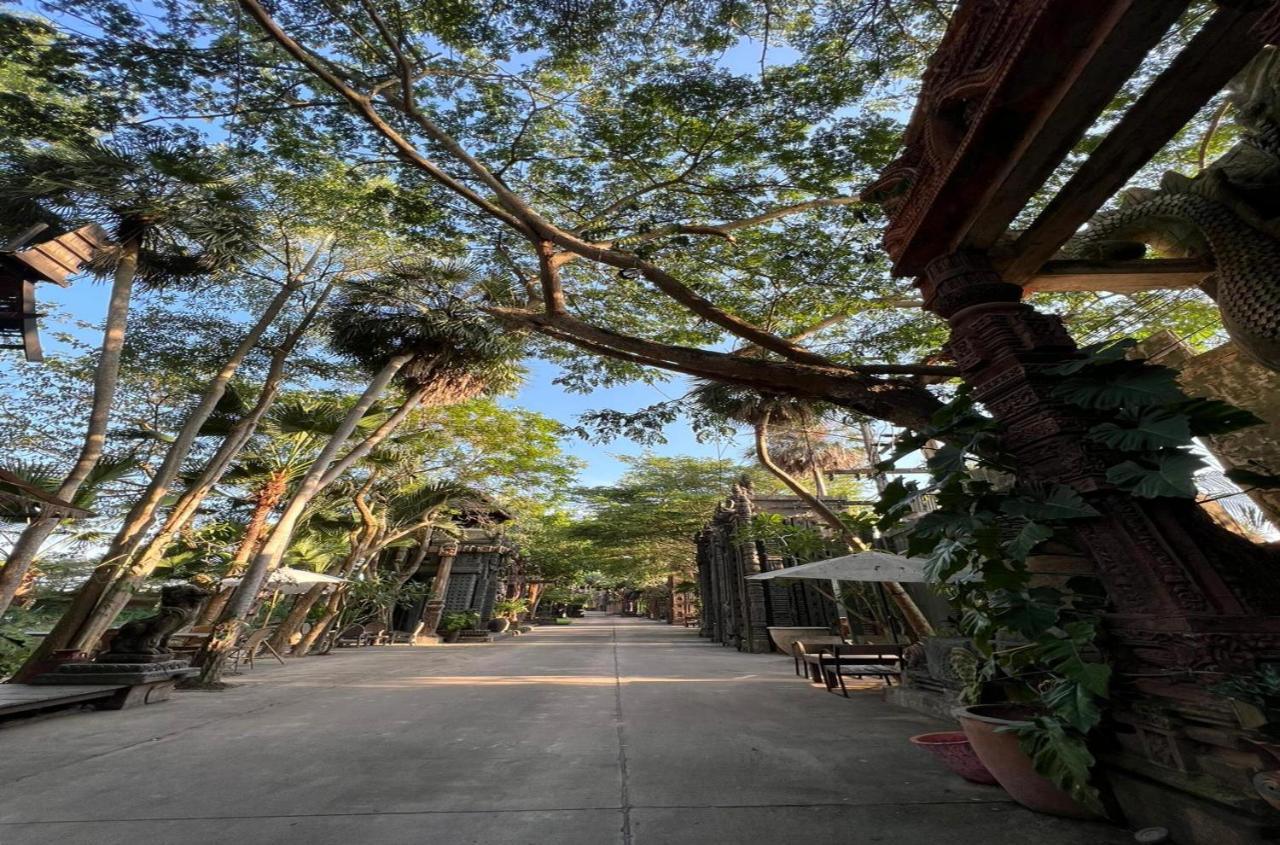 Khgema Nuanjun Pool Gallery Ban Huai Yai