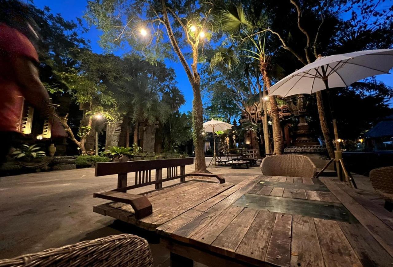 Khgema Nuanjun Pool Gallery Ban Huai Yai