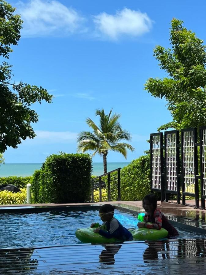 Hi Sea E272 At Escape Mae Pim *