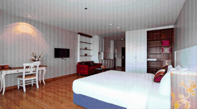 V8 Seaview Hotel